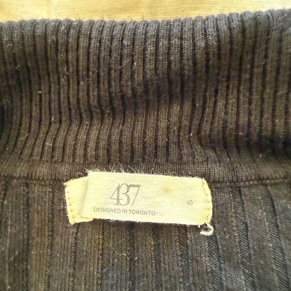 NWOT 437 Ribbed V-neck Cropped Long Sleeve Knit Top - size s - Picture 3 of 3